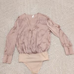 Elegant Women's Satin Bodysuit - Blush